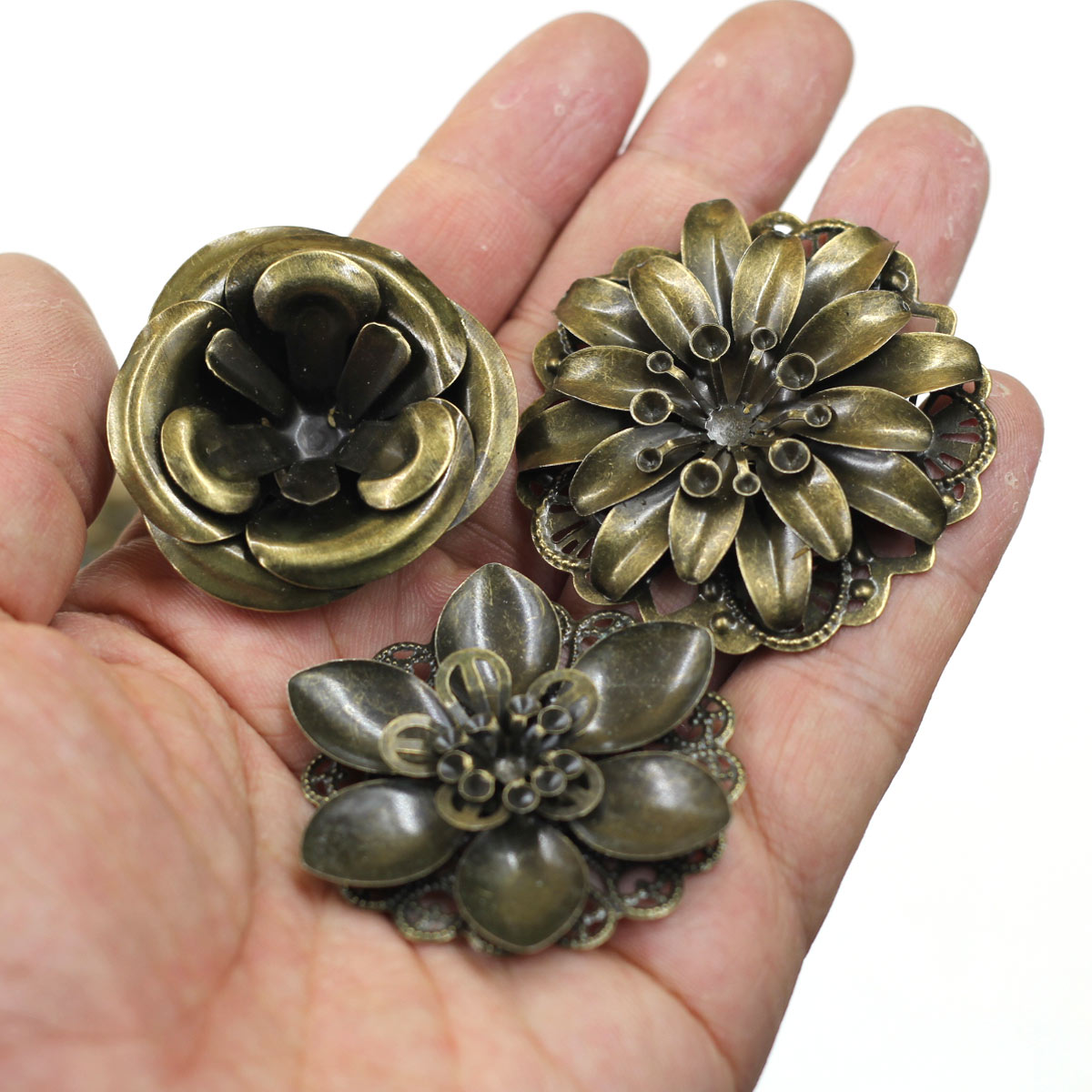 6 個の装飾組み合わせ花柄フィリグリーラップ合金クラフトジュ - Craft Embellishment のレビューと価格