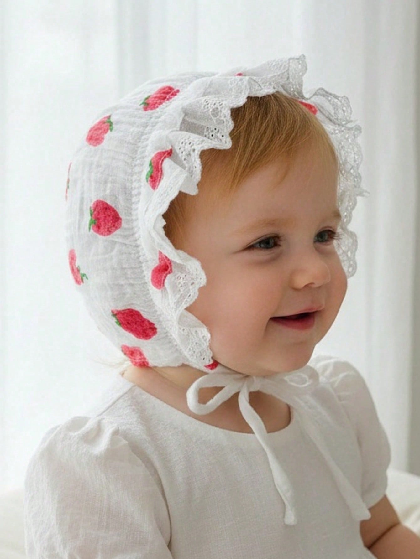 1個入り ヴィンテージレース花柄ベビーボンネット 女の子用  - Embroidery Embellishments のレビューと価格