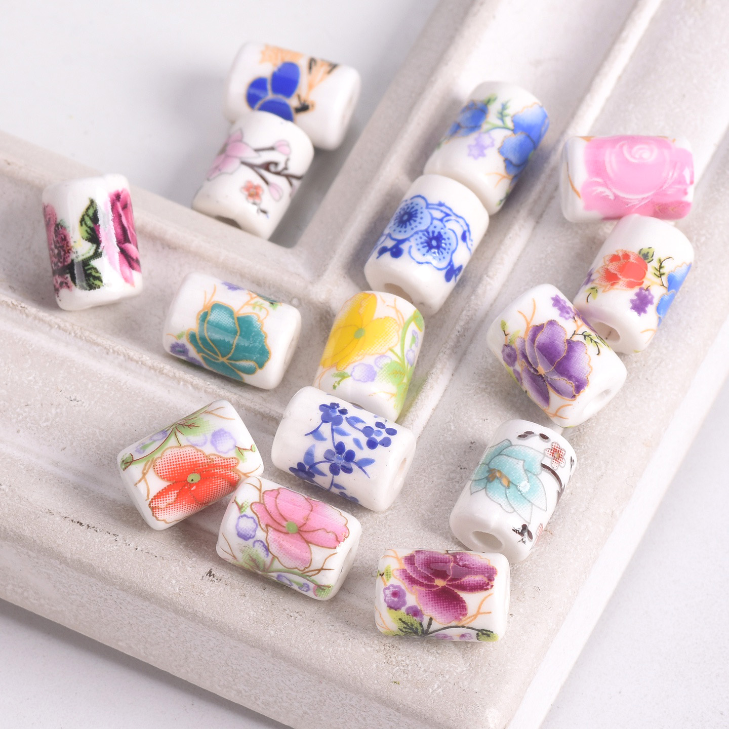 10 個 12 × 9 ミリメートル円筒形花柄セラミック磁器 - Embellishment Crafts のレビューと価格